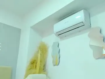 Freechat _huge_boobs_ebony on Chaturbate