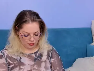 Freechat _mooncake on Chaturbate