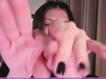 aalliyahh — GOAL: naked tease [1281 tokens remaining] Welcome To My Room Lovense Tip Goals