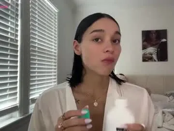 Freechat adriannarodriguez on Chaturbate