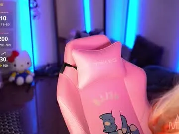 annie_may_may on Chaturbate