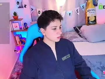 Freechat arontroy_wi on Chaturbate