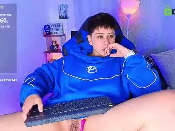 Freechat arontroy_wi on Chaturbate