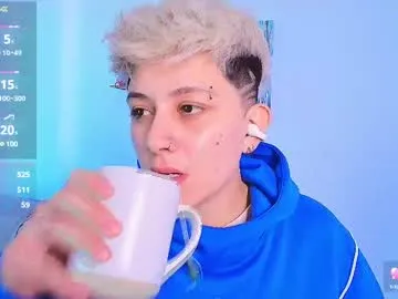 Freechat arontroy_wi on Chaturbate