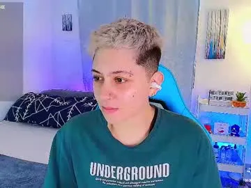 Freechat arontroy_wi on Chaturbate