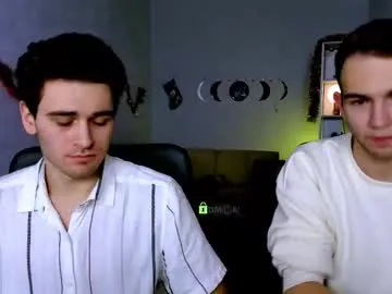 Freechat astren_villo on Chaturbate