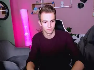 Freechat astren_villo on Chaturbate