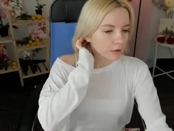 Freechat aurorawrenfield on Chaturbate