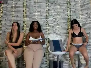 Freechat badgirls_000 on Chaturbate