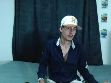 bastiaan_28 — GOAL: completely naked [45 tokens remaining] Welcome to my room! #cum #bigcock #master #young #slim