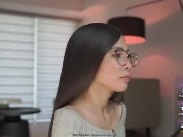 belle_adrienne on Chaturbate