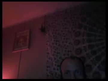 Freechat bikinky420couple on Chaturbate