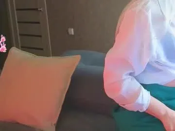 Freechat caroline__f0x on Chaturbate