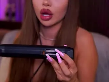 Freechat cassyelips on Chaturbate