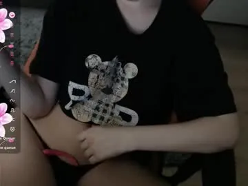 Chaturbate crystalyss is Freechat crystalyss — I just gave birth, so for now the show only shows the top part of me. #asian #pregnant #18 #milk #bigboobs