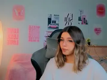 Freechat dinnerwithflowers on Chaturbate