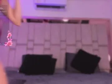 Freechat elarabbit on Chaturbate