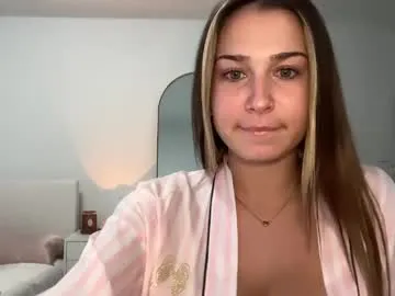 elenahere4u on Chaturbate