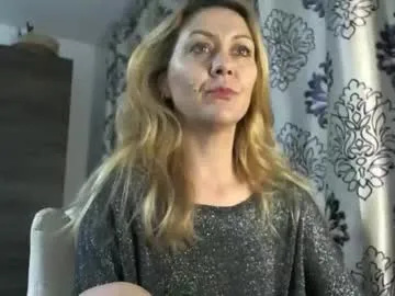 Freechat ellamilf on Chaturbate