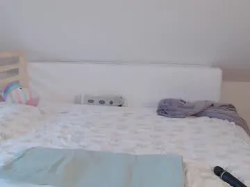 Offline emerald_kittycat on Chaturbate