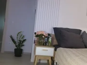 evi_woow — GOAL: tease panties [300 tokens remaining] Welcome to my room! Good morning for rich and sexy people  #feet #brunette #new #cute #young