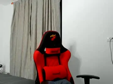 Freechat ezzio_scolaro on Chaturbate