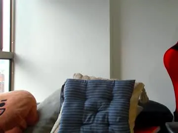 Freechat ezzio_scolaro on Chaturbate