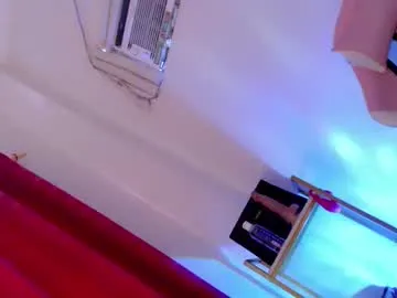 Freechat finest_drieax on Chaturbate