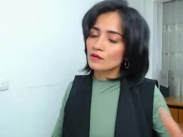 Chaturbate hanna_chloe is Freechat hanna_chloe — make me wet under my desk  #office #nonude #latina #slave #cute