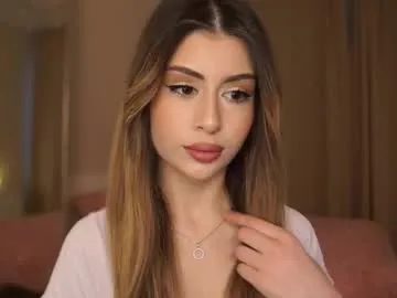 Freechat holayoula on Chaturbate