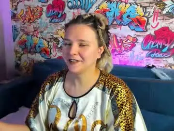 jenny_jimmy — Oil feet [27 tokens left] #bigass #nature #young #hairypussy #bigboobs