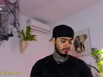 jordansmiith_ — GOAL: Show oil in Body  [3 tokens remaining]  Tell me what you have in mind for today  Lovense is ON - Make me cum  #feet #bbc #straight #hairy #lovense