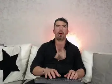 juank_fit45 — GOAL: We are going to warm up 500 [600 tokens remaining]   let's make your wildest fantasies come true  #hairy #daddy #feet  #hairyarmpits #assfuck