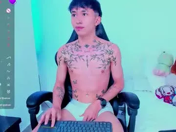 juniior0_0 — Welcome to my room I hope you like it and we can play together ;)  #18 #bigcock #lovense #twink #femboy [1000 tokens remaining]