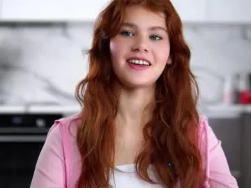 Freechat karolinerush on Chaturbate