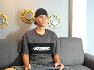 Freechat kenix_777 on Chaturbate