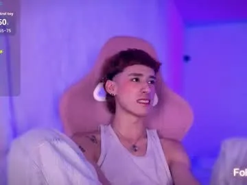 Freechat kitsuneplay_ on Chaturbate