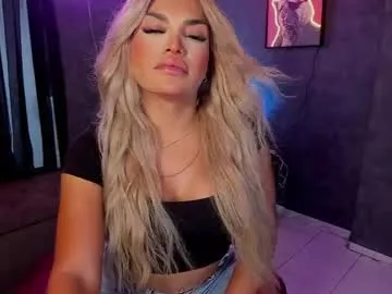 Freechat kittyhotts on Chaturbate