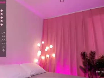 Freechat kittymeow_xxx on Chaturbate