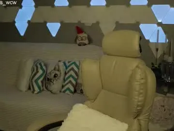 Freechat lesliekorfs on Chaturbate