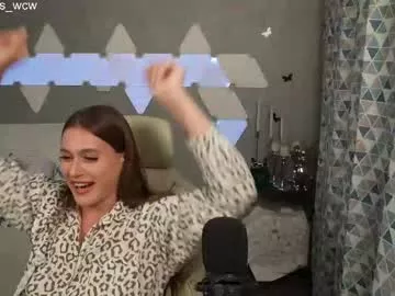 Freechat lesliekorfs on Chaturbate