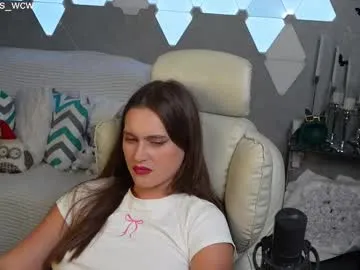 Freechat lesliekorfs on Chaturbate