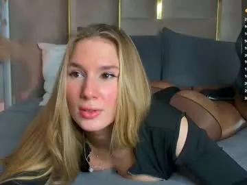 Freechat lesliemines on Chaturbate