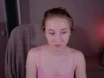 little_pretty_woman — Good Evening   <3 #shaved #talk #feet #fit #armpits [199 tokens remaining]