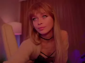 Freechat lovellynelly on Chaturbate