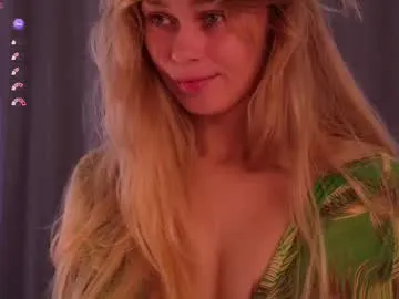 Freechat lovellynelly on Chaturbate