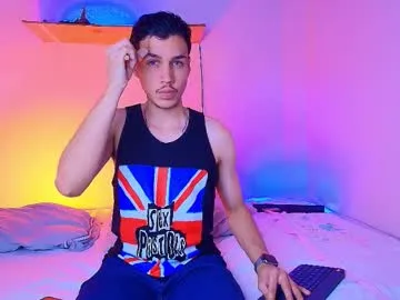 marcus_hanks — Welcome to my room! - Goal: Show you my big cock x 7min [39 tokens left]