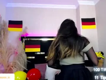 Freechat moon_water__ on Chaturbate