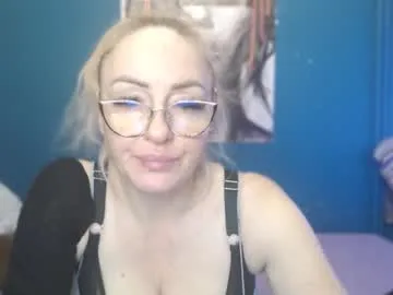 Private nadinnnea on Chaturbate