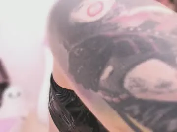 Freechat nikkiramone on Chaturbate